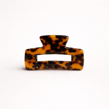 Amber and black tortoiseshell rectangular acetate claw clip with a cutout handle from the It Girl Medium HAIR CLIP collection.
