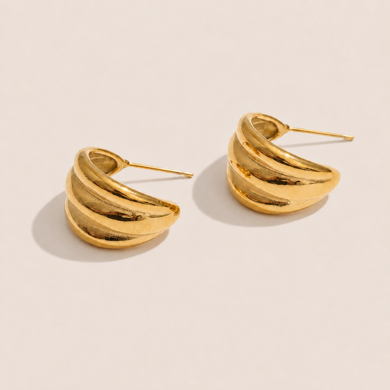 Gold ridged half-hoop earrings with a chunky ribbed texture on a cream backdrop — Folie à Trois Lustro EARRINGS