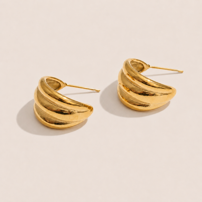 Gold ridged half-hoop earrings with a chunky ribbed texture on a cream backdrop — Folie à Trois Lustro EARRINGS