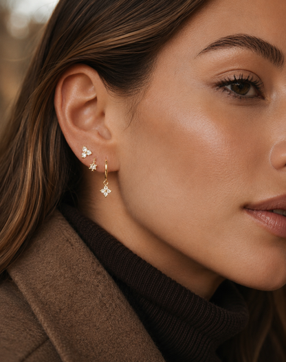 Model wears the Folie à Trois Manon SET stacked along the ear, a star-cluster stud paired with a dangling star drop hoop.