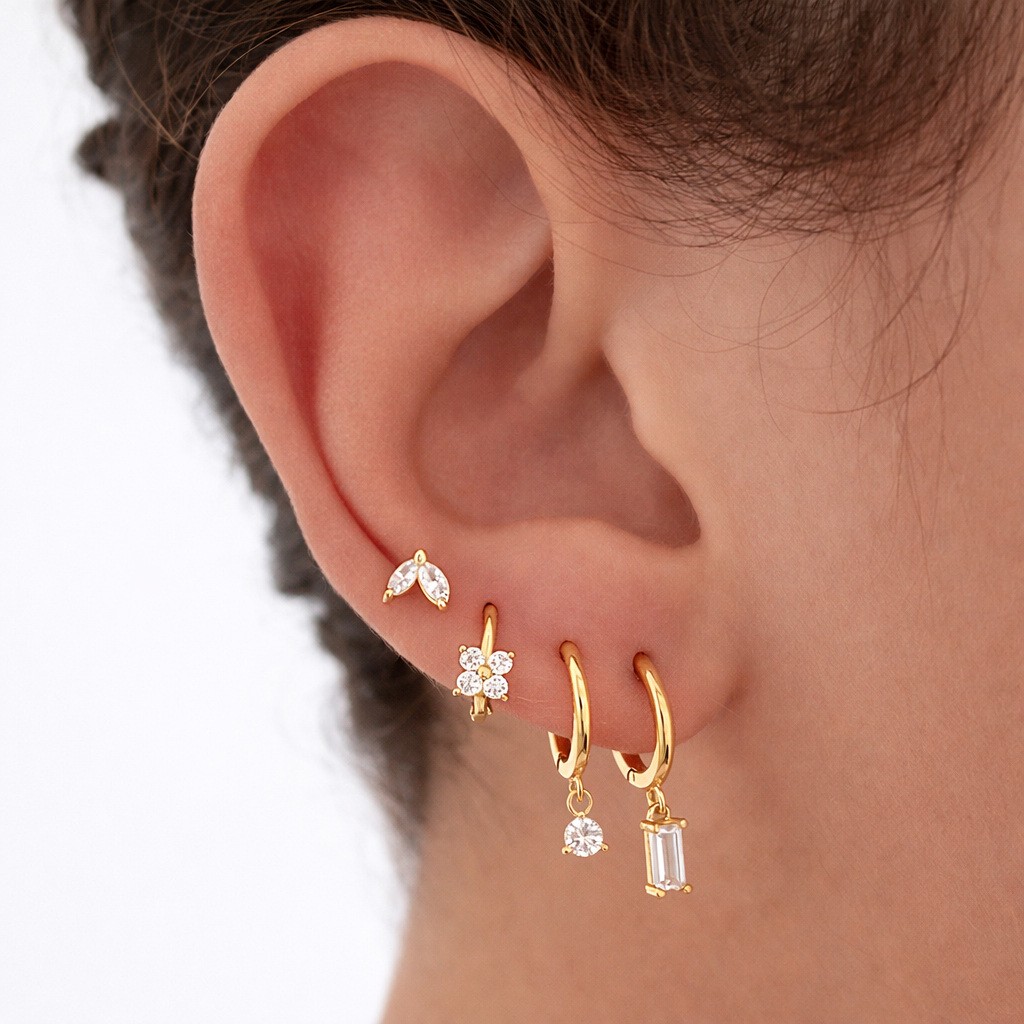 Worn along the ear, Perfect Earparty SET layers its four gold pieces for a curated multi-piercing look.
