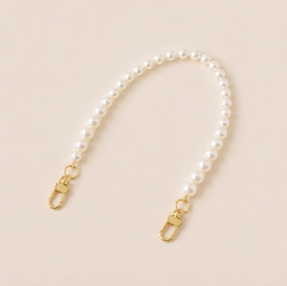 Folie A Trois Sabine Pearl SHORT Phone Chain - lifestyle
