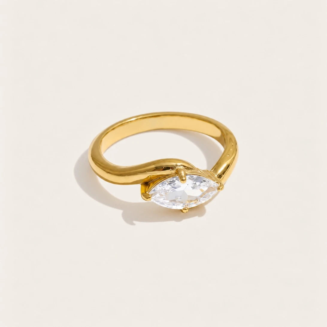 Gold Vague RING: a broad, undulating wave band with a white zirconia set in the curve — Folie à Trois