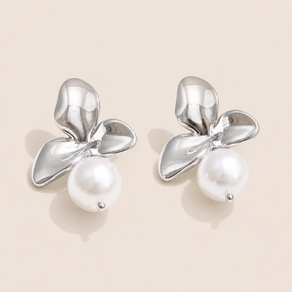 Côte d’Or Silver Pearl Stud Earrings – Tarnish-Free Stainless Steel, Folie à Trois