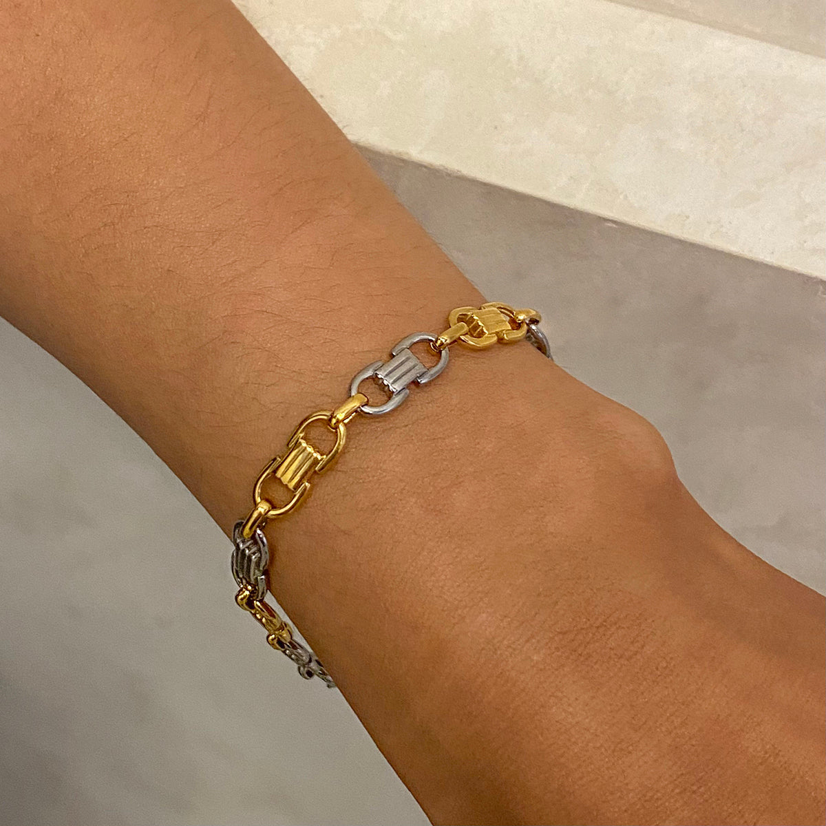 June ARMBAND
