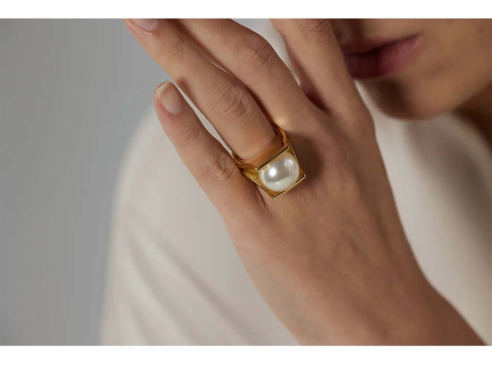 New Rebellion RING Folie à Trois
